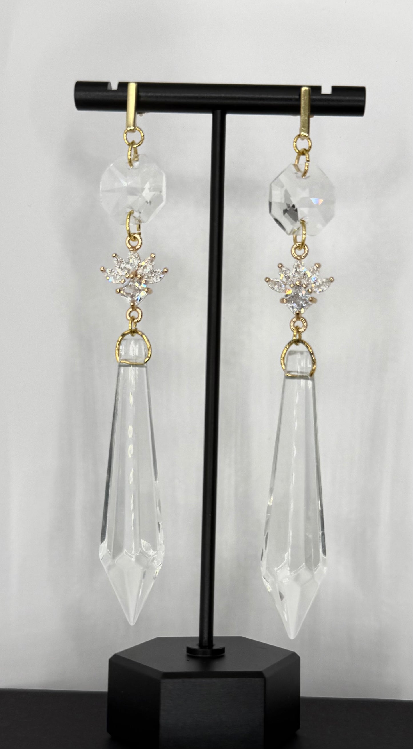 Retro Elegance Crystal Drop Earrings